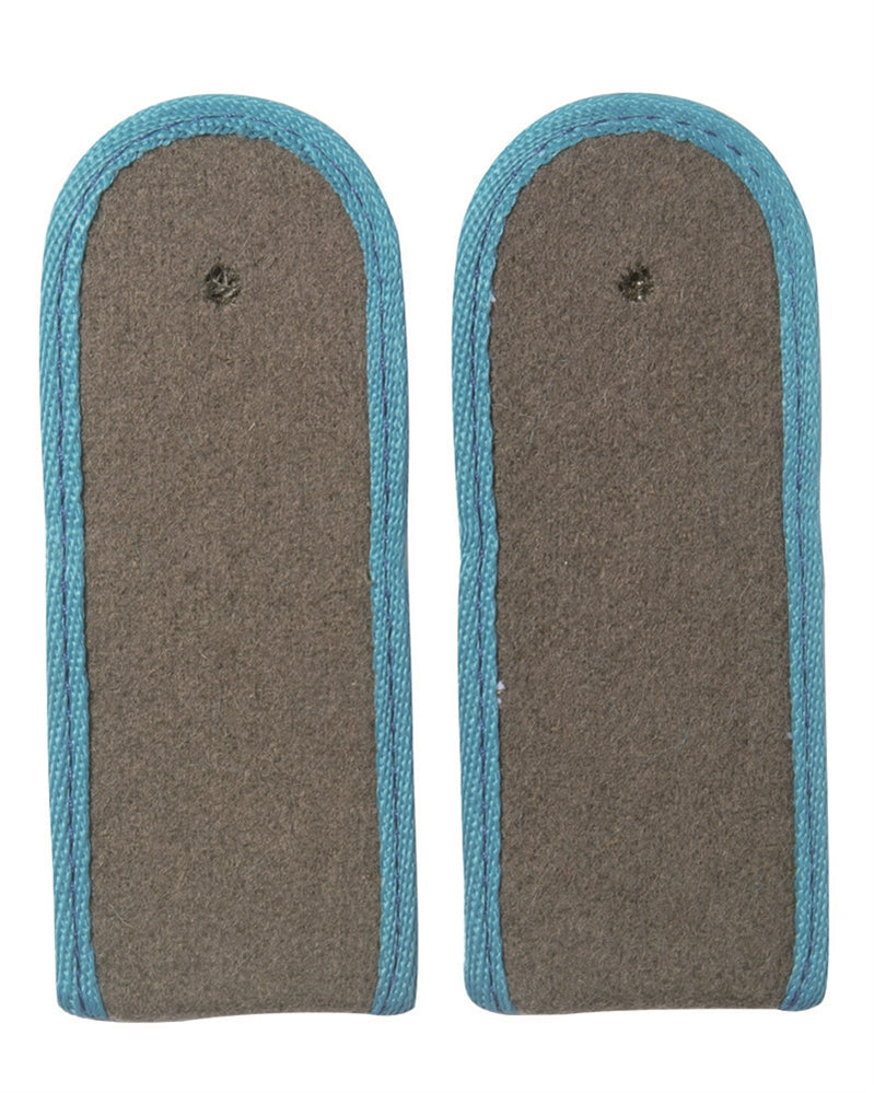 Pattes d'épaule de soldat des forces aériennes est-allemandes, stock ancien