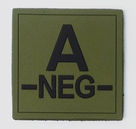 Écusson groupe sanguin en caoutchouc 50 x 50 mm à dos auto-agrippant