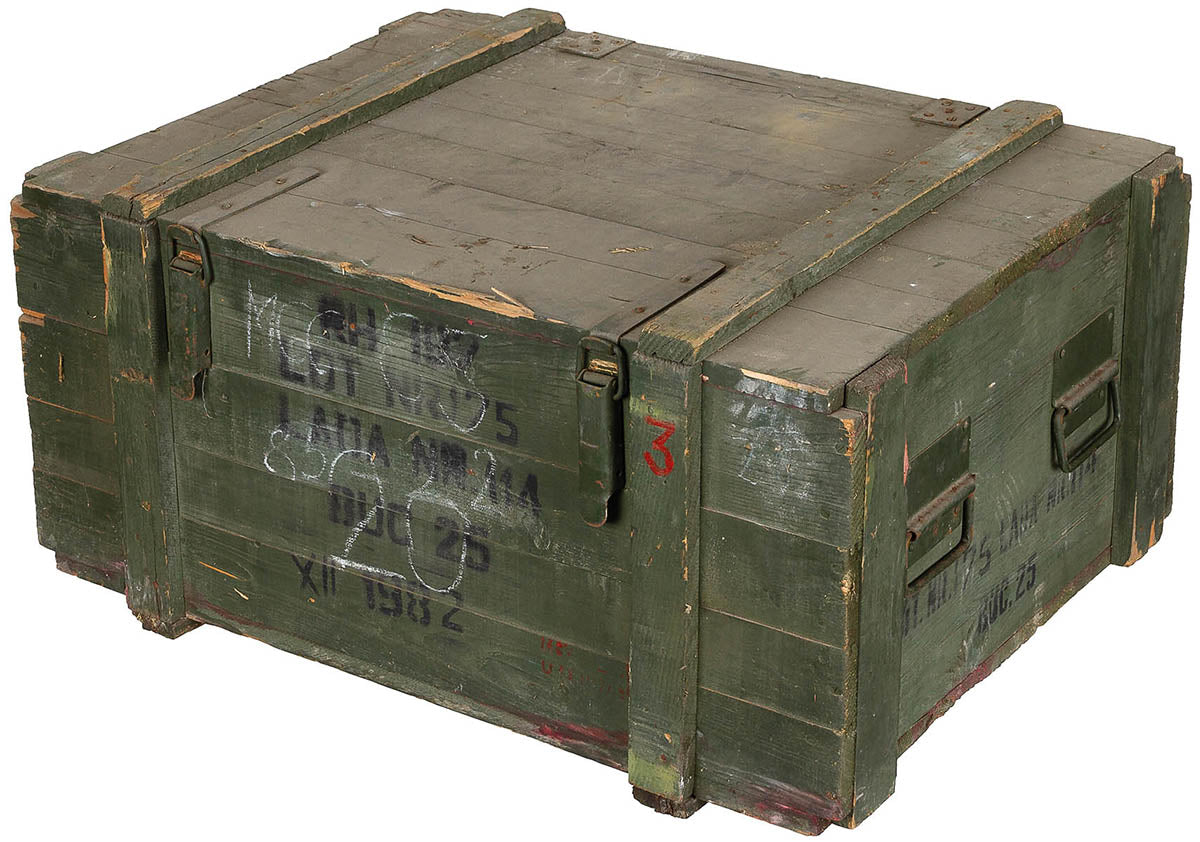 Caisse en bois italienne de 78 x 59 x 34 cm, surplus d'occasion pour le transport et le rangement