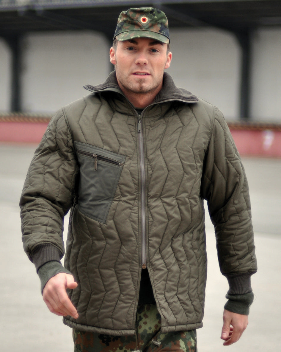 Sous-veste Mil-Tec Bundeswehr ouatée en polyamide avec glissière deux sens et col montant
