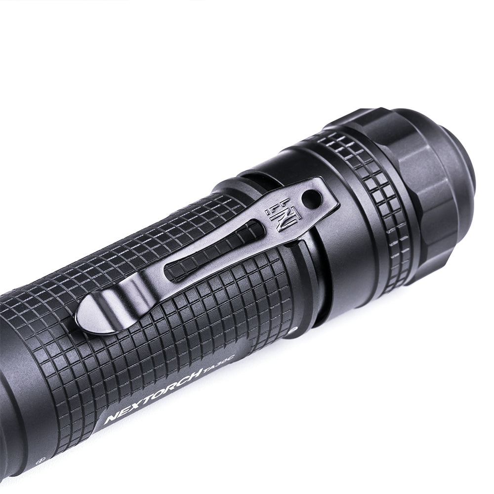 Lampe tactique Nextorch TA30C 1 600 lumens portée 303 m IPX8 en alliage d'aluminium de qualité