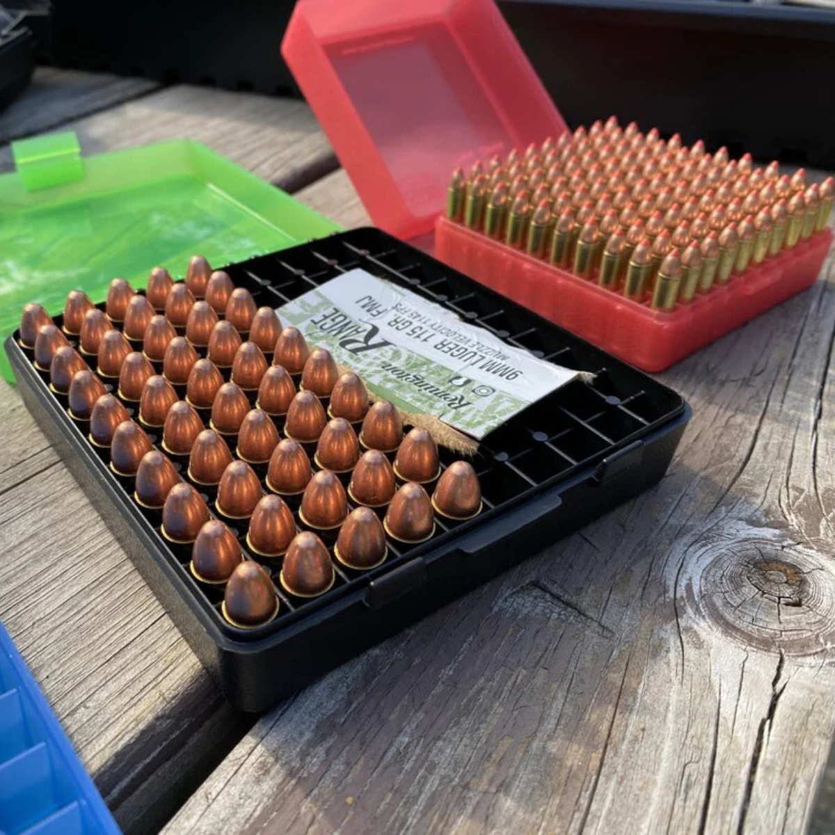 Boîte de rangement MTM compartimentée pour 100 cartouches calibre 10mm / .45