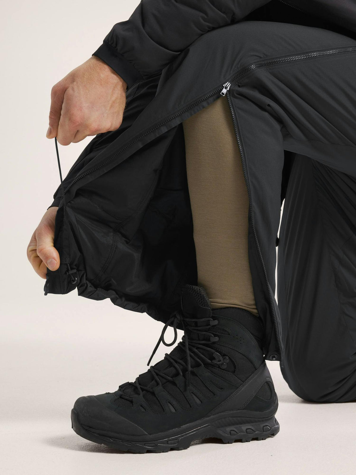 Pantalon chaud Arc'teryx LEAF Atom LT Pant Gen 2 isolant compressible à glissières complètes