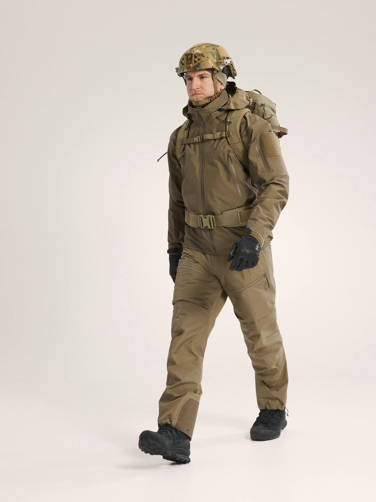 Sur-pantalon Arc'teryx LEAF Alpha Pant Gen 2 Gore-Tex à glissières latérales