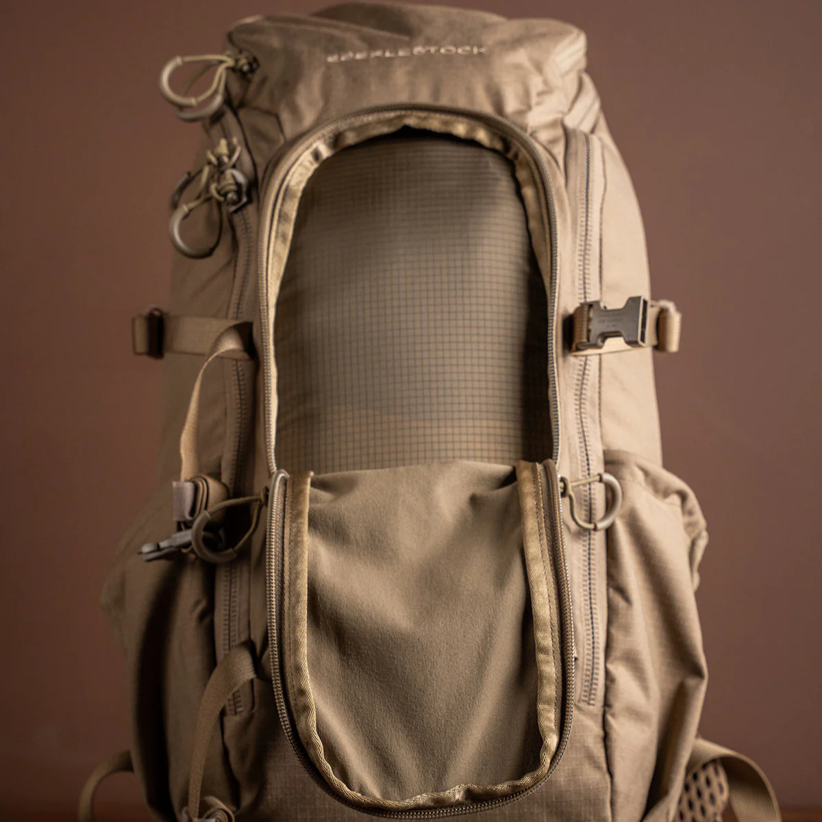 Sac à dos tactique Eberlestock Brute Scout 29 L léger à profil bas en nylon ripstop