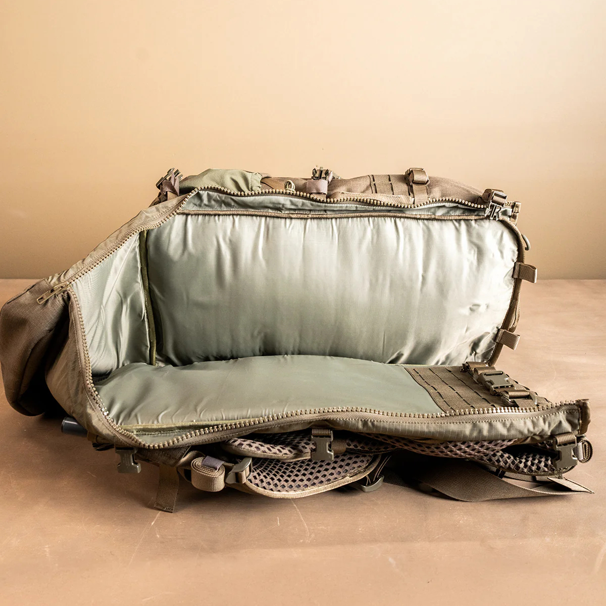 Sac à dos tactique Eberlestock Spectre 50 L pour tireur de précision avec fourreau RAID matelassé