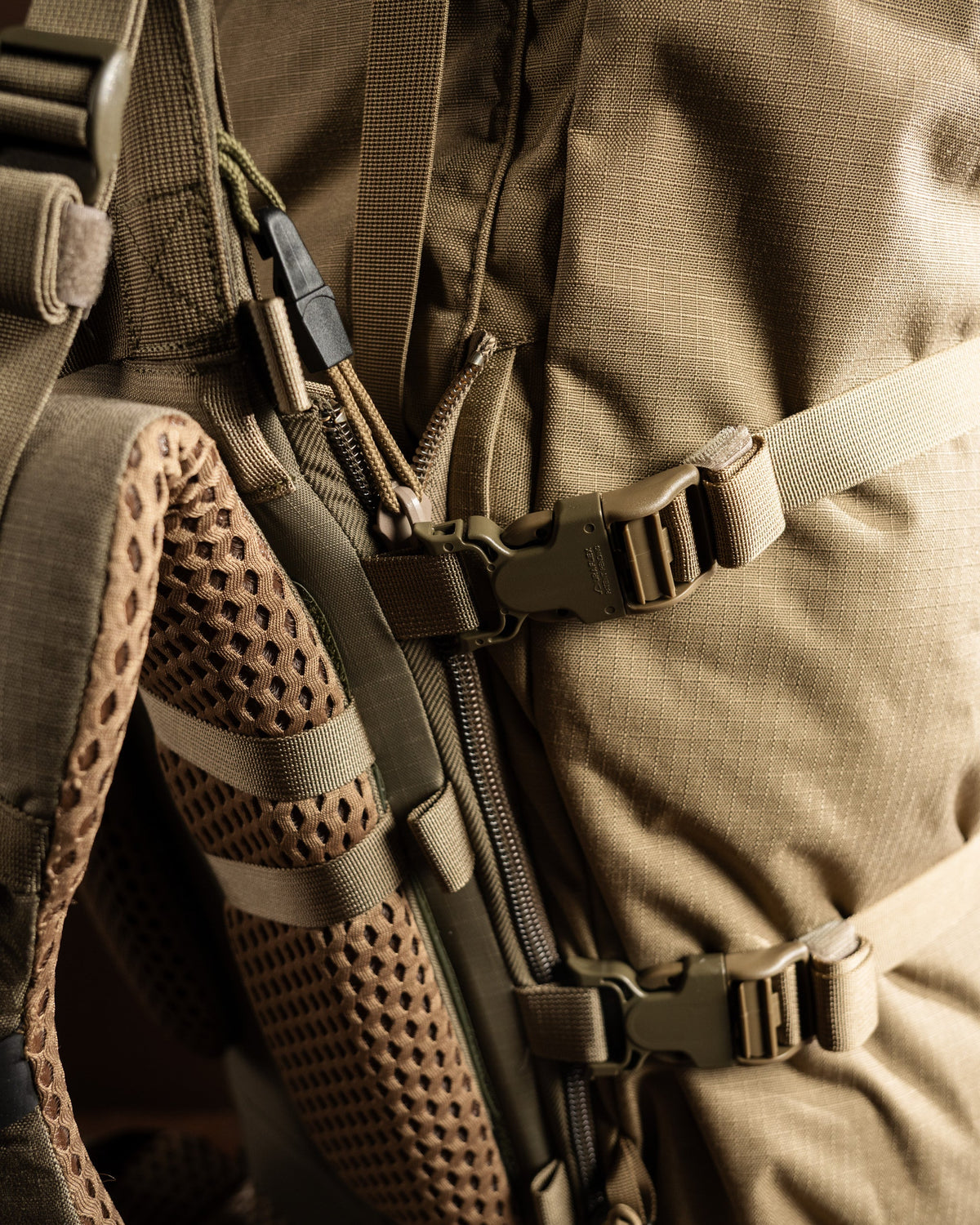 Sac à dos d'attache Eberlestock Brooks 7000 115 L en ripstop 500D avec capot EMOD inclus