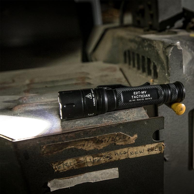 Lampe torche Surefire E2 Tactician MaxVision 800 lumens et 94 heures d'autonomie