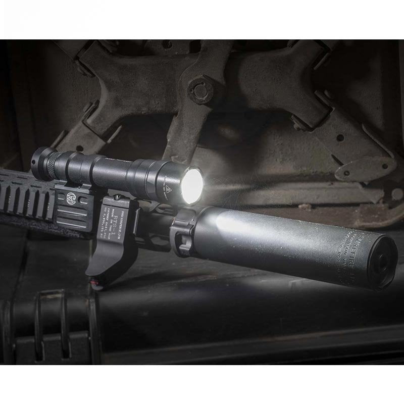 Lampe pour arme Surefire M600DF Dual Fuel Scout Light 1500 lumens rechargeable