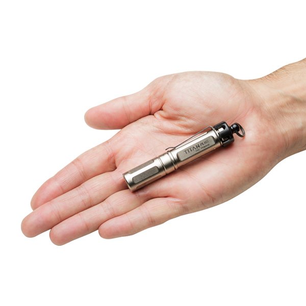 Lampe torche Surefire Titan Plus 300 lumens de 56 grammes sur une seule pile AAA