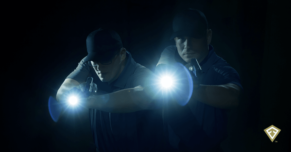 Test de produit pour la police: la lampe Small Duty de First Tactical - Welkit