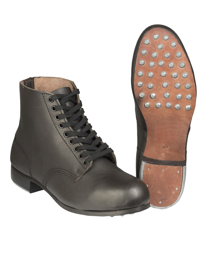 Chaussures montantes type Wehrmacht Mil-Tec en cuir velours, semelle cuir cloutée