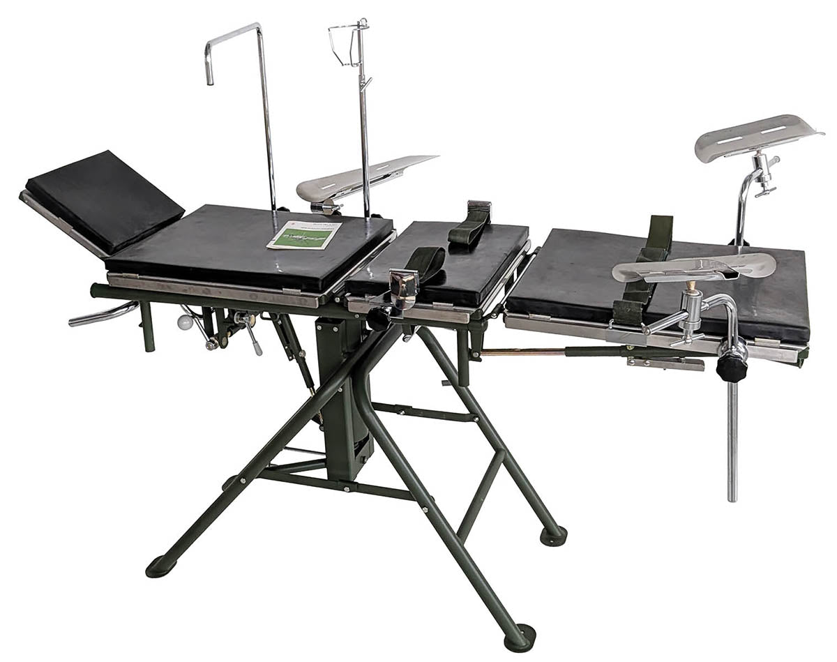 Table d'opération suédoise 3 mt, surplus comme neuf pièce de dotation revendue en lot