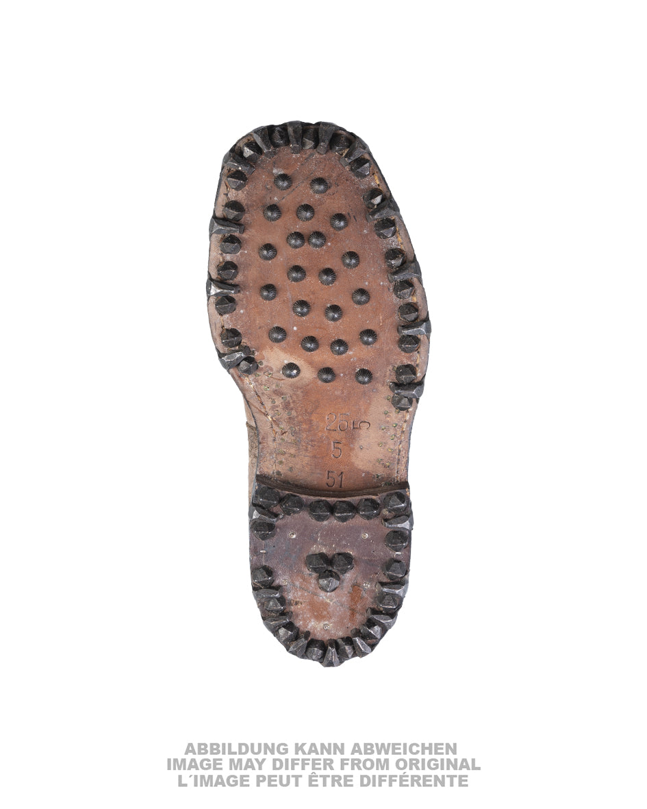 Chaussures de montagne suisses en cuir à semelle cloutée, surplus d'occasion