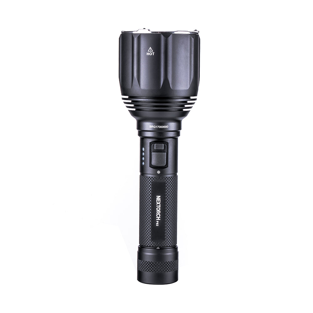 Lampe torche Nextorch P82C 2 200 lumens portée 1100 m IPX7 en alliage d'aluminium de qualité