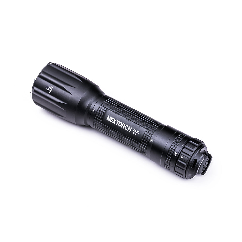 Lampe tactique Nextorch TA30 MAX 2 100 lumens portée 250 m IPX8 en alliage d'aluminium de qualité