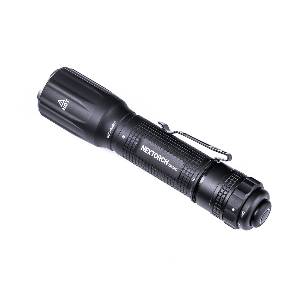 Lampe tactique Nextorch TA30C 1 600 lumens portée 303 m IPX8 en alliage d'aluminium de qualité