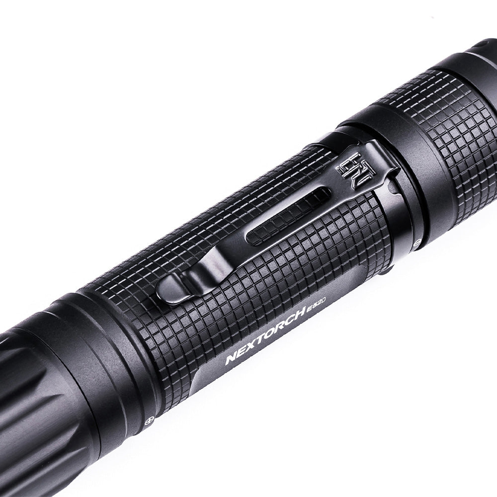 Lampe tactique Nextorch E52D 3 700 lumens portée 280 m IPX8 en alliage d'aluminium de qualité