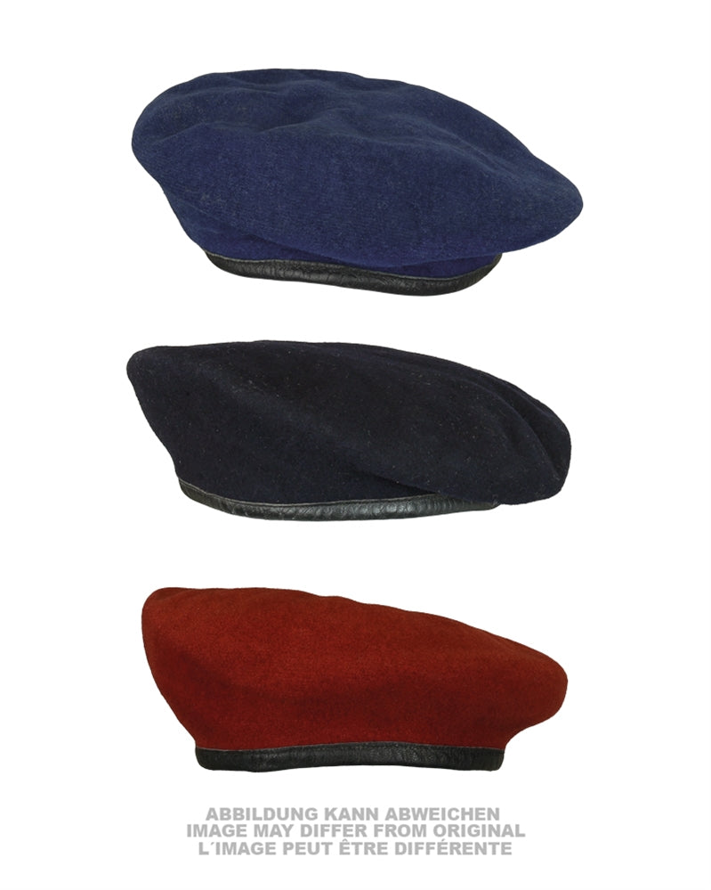 Béret militaire d'occasion, assortiment d'origines et de finitions variées