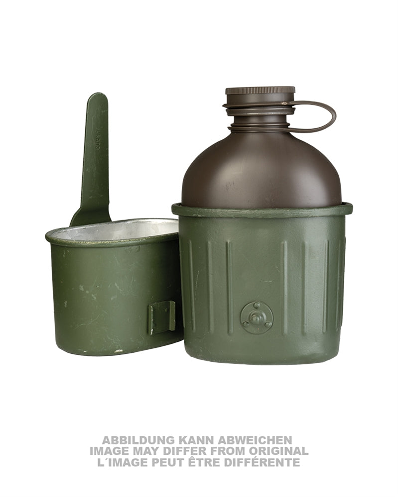 Gourde trois pièces de la Bundeswehr avec quart en aluminium et sanglage