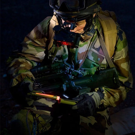 Accessoire lampe Cyalume Combat Light Shield étui à fenêtre rotative 15 cm