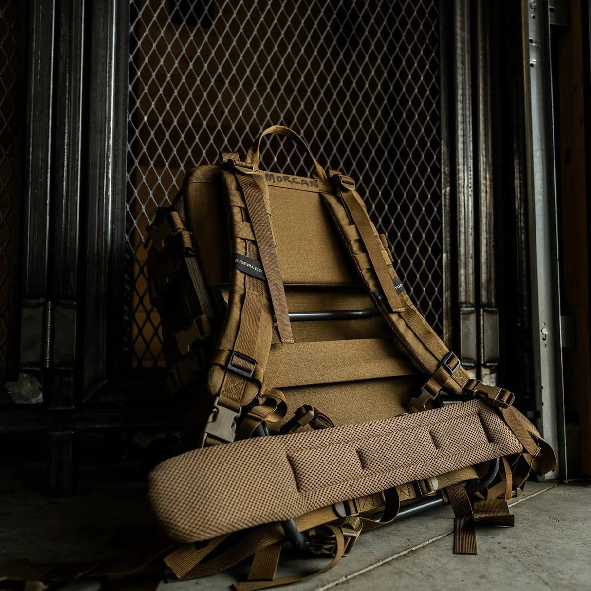 Claie de portage tactique Eberlestock Mission EMOD rigide et modulaire pour armure