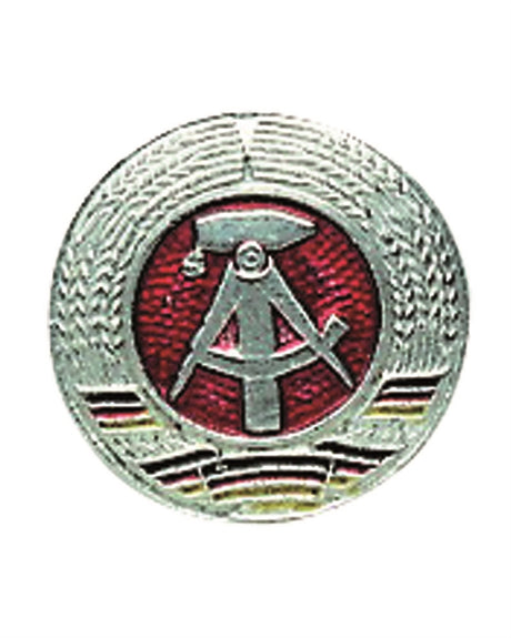 Cocarde de coiffure en métal de l'armée est-allemande, stock de dépôt