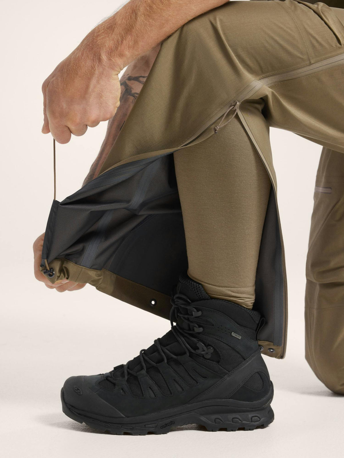 Sur-pantalon Arc'teryx LEAF Alpha Pant Gen 2 Gore-Tex à glissières latérales
