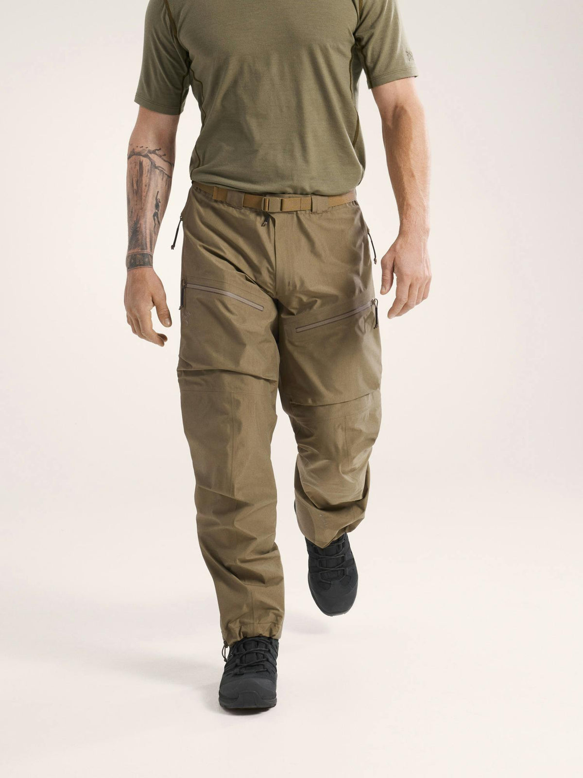 Sur-pantalon Arc'teryx LEAF Alpha Pant Gen 2 Gore-Tex à glissières latérales