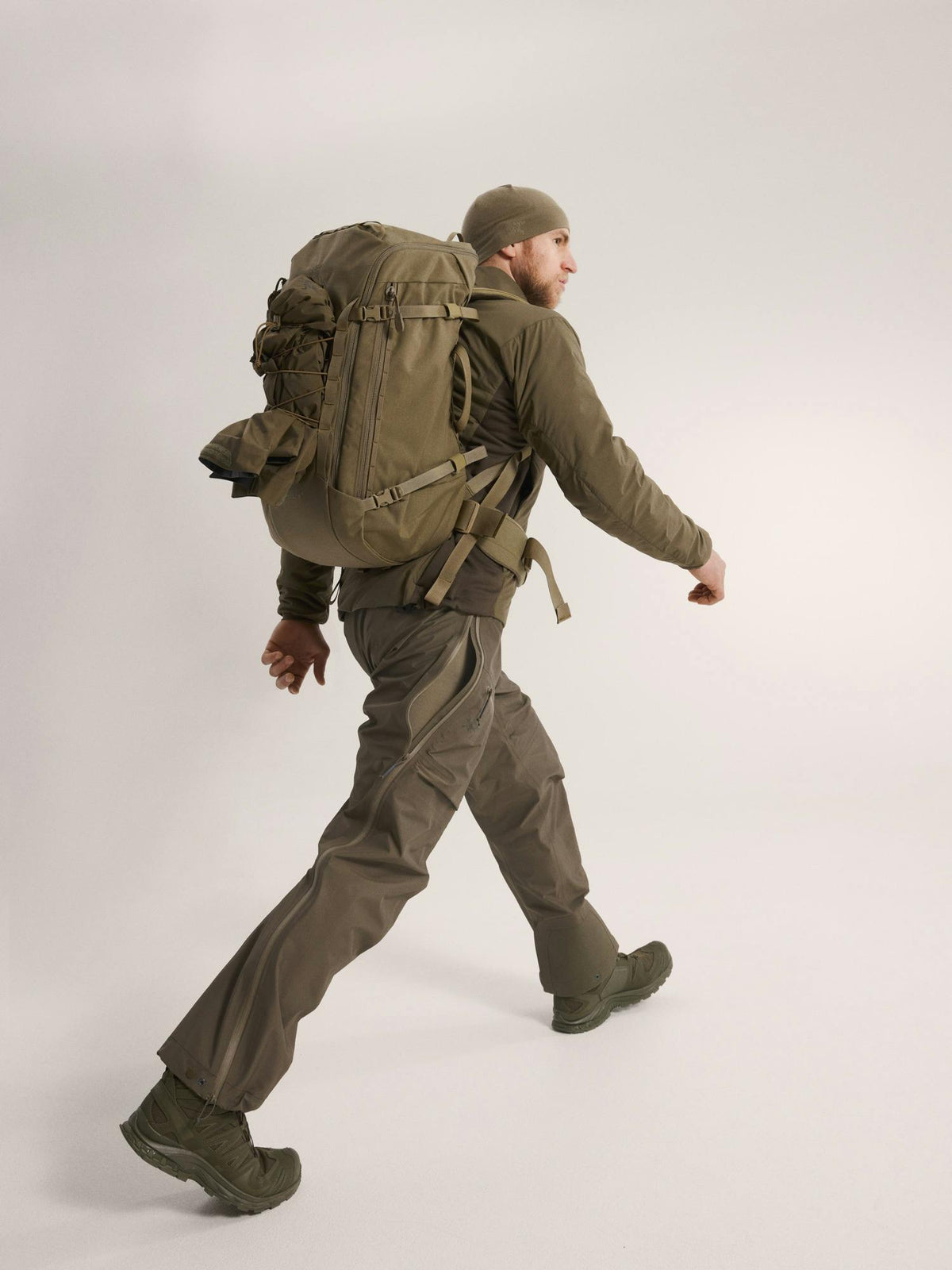 Sur-pantalon Arc'teryx LEAF Alpha Pant Gen 2 Gore-Tex à glissières latérales