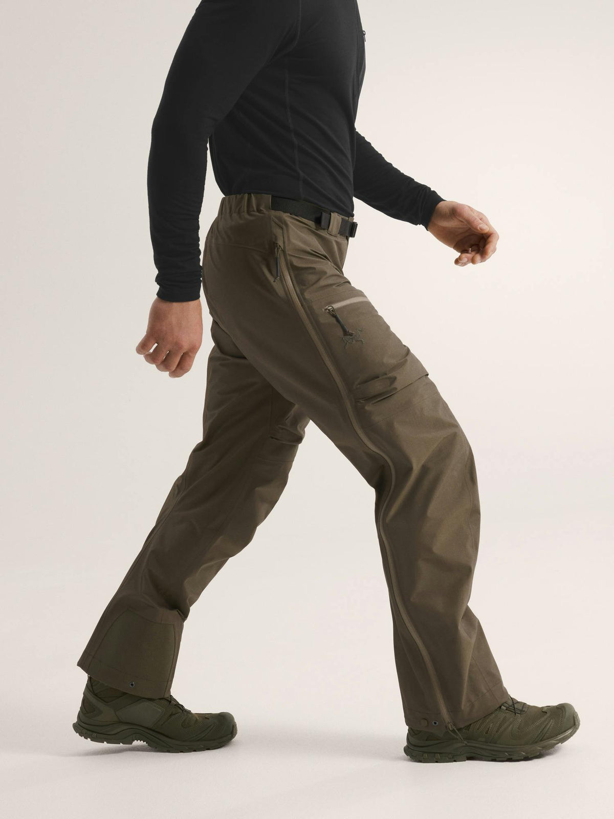 Sur-pantalon Arc'teryx LEAF Alpha Pant Gen 2 Gore-Tex à glissières latérales