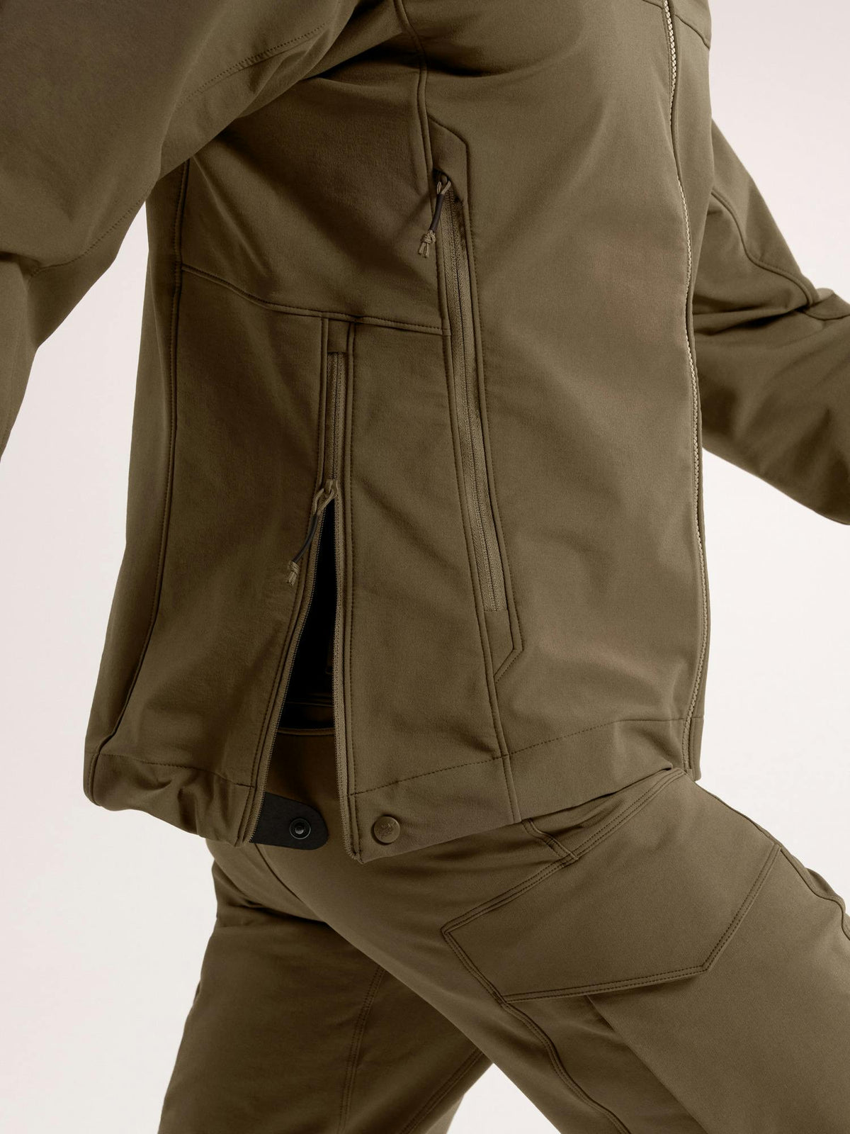 Veste softshell Arc'teryx LEAF Patrol Jacket AR respirante et protectrice à l'humidité