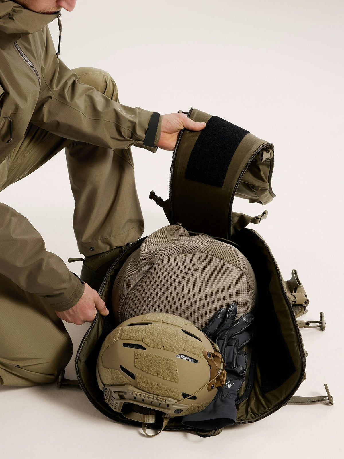 Sac à dos de combat Arc'teryx LEAF Assault Pack 30 litres compatible gilet balistique