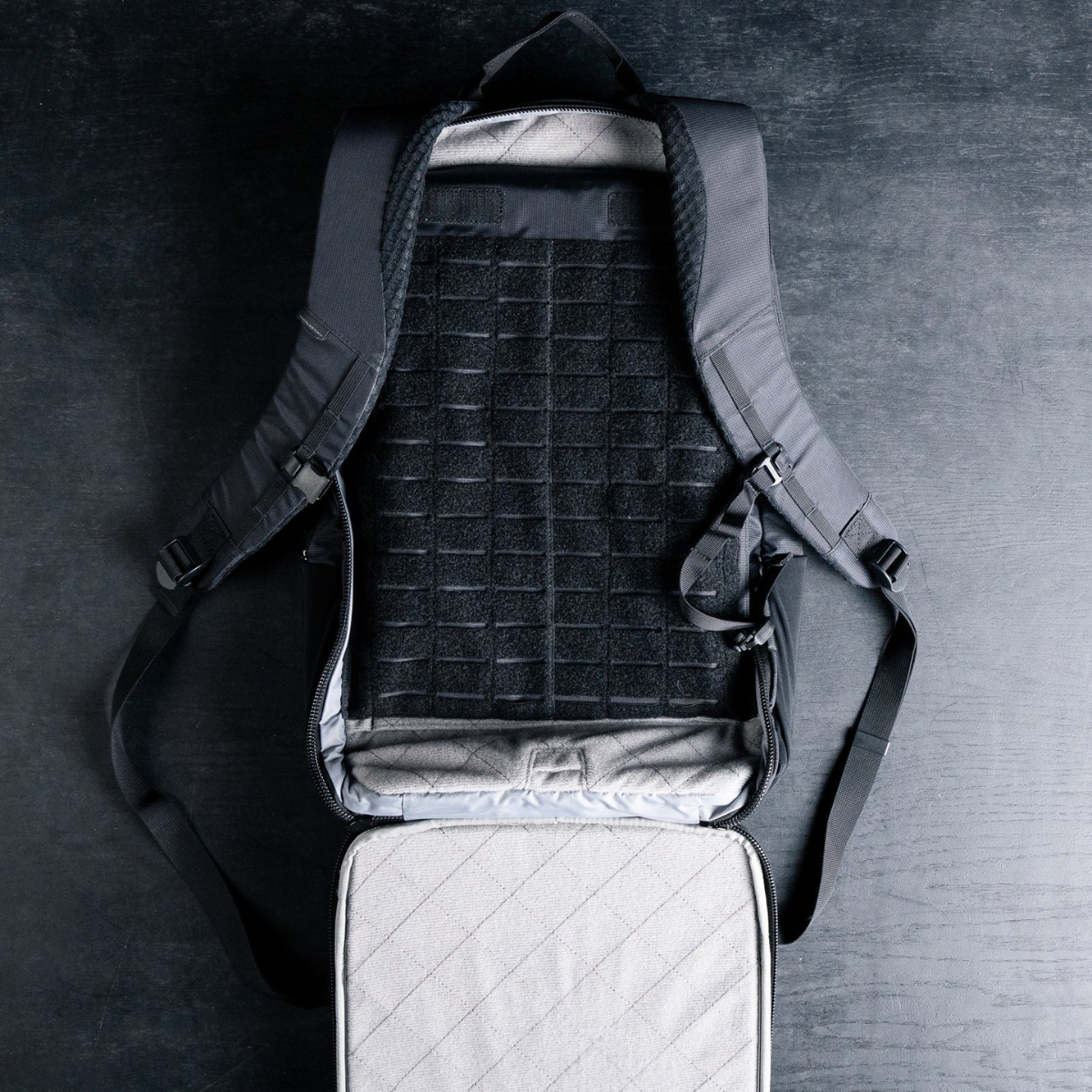 Housse Faraday tactique Eberlestock Fade Blocker anti-signal pour ordinateur à enroulement