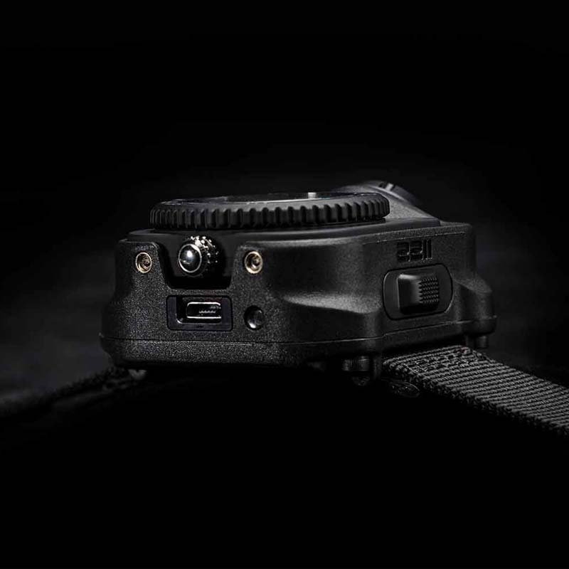 Lampe de poignet Surefire 2211 Signature 300 lumens rechargeable avec montre intégrée