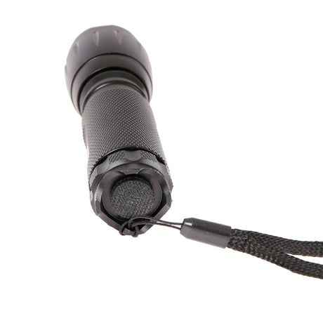 Lampe tactique Ares 400 lumens en aluminium anodisé sur 3 piles AAA autonomie 5 heures