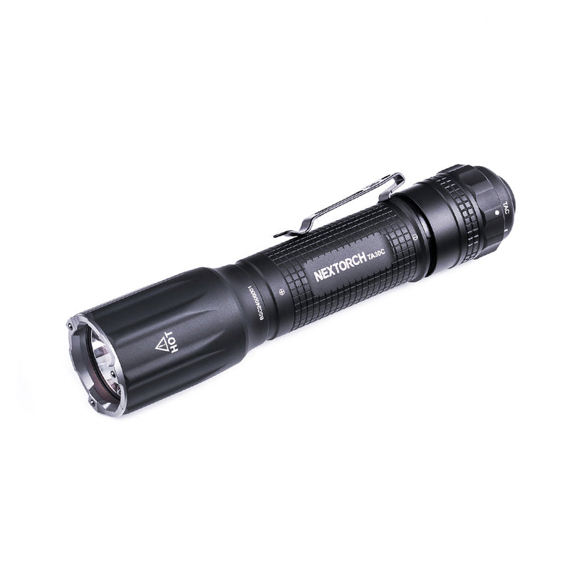 Lampe tactique Nextorch TA30C 1 600 lumens portée 303 m IPX8 en alliage d'aluminium de qualité