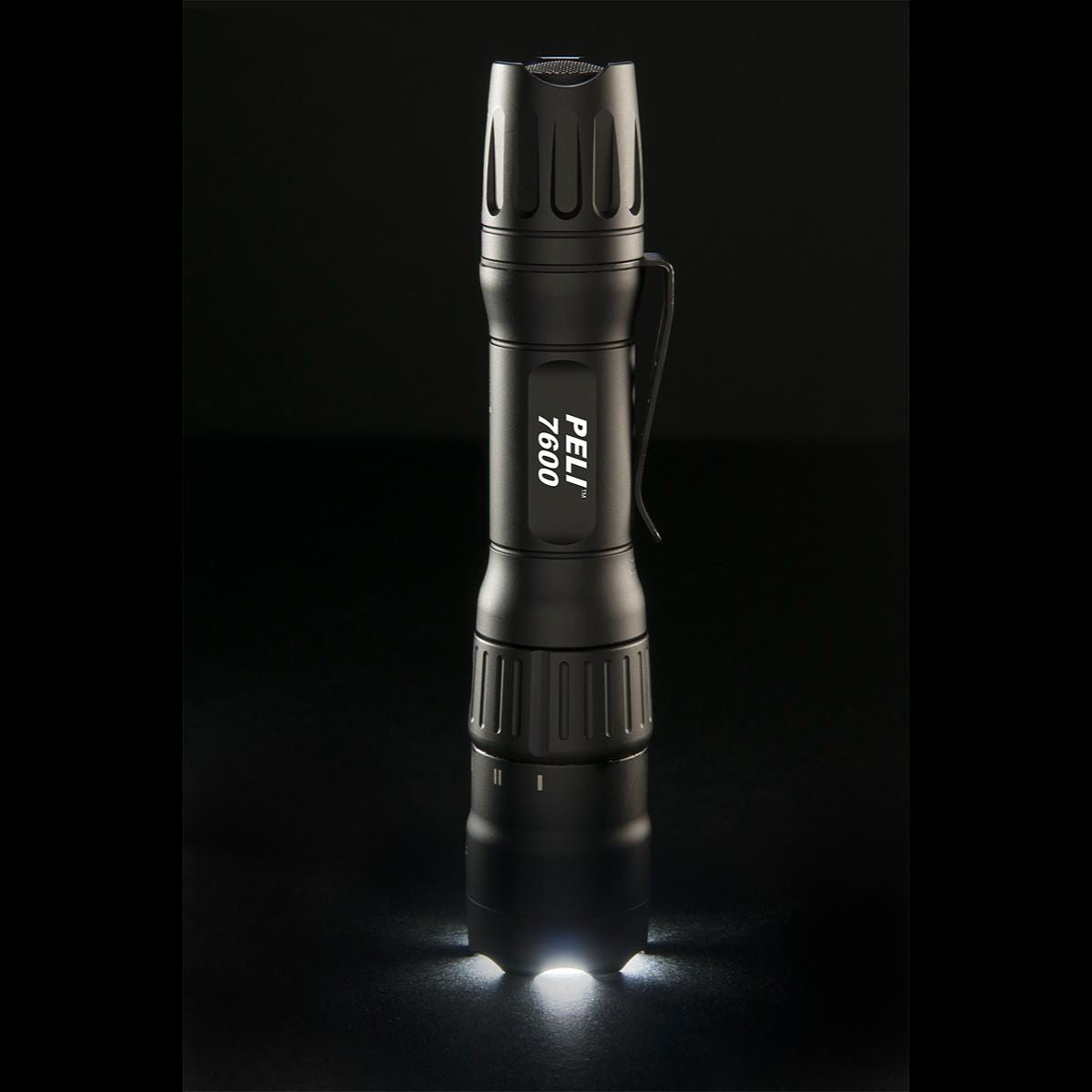 Lampe torche Peli 7600 LED rechargeable 1 080 lumens IPX8 avec modes rouge et vert