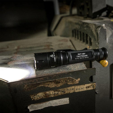 Lampe torche Surefire E2 Tactician MaxVision 800 lumens et 94 heures d'autonomie
