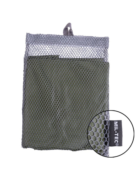 Poncho Mil-Tec en PVC 0,15 mm de 203 x 127 cm et 300 g avec filet de rangement