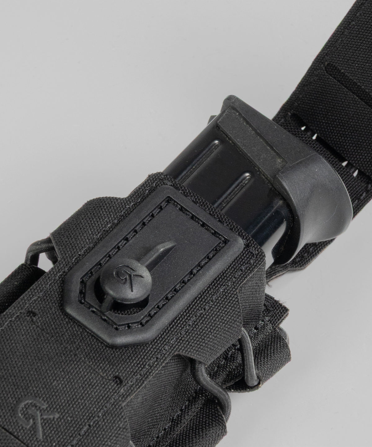 Porte-chargeur 9 mm GK Dutycall sur platine MOLLE en deux finitions