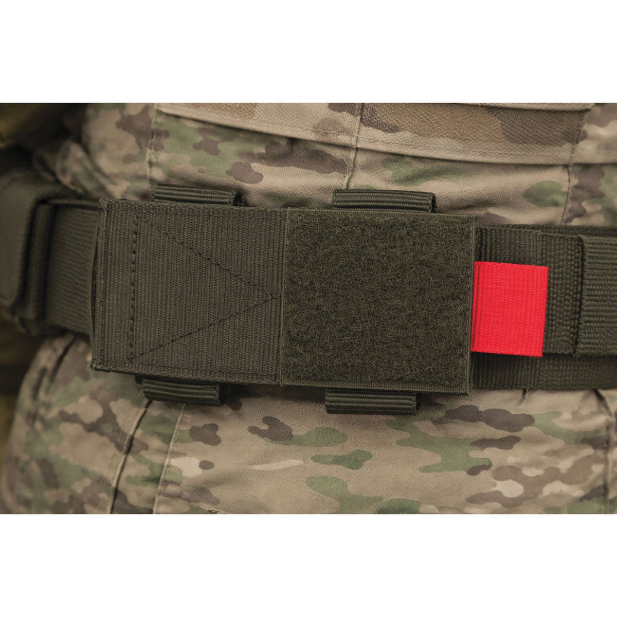 Porte-garrot en polyester attaches MOLLE et passant de ceinturon