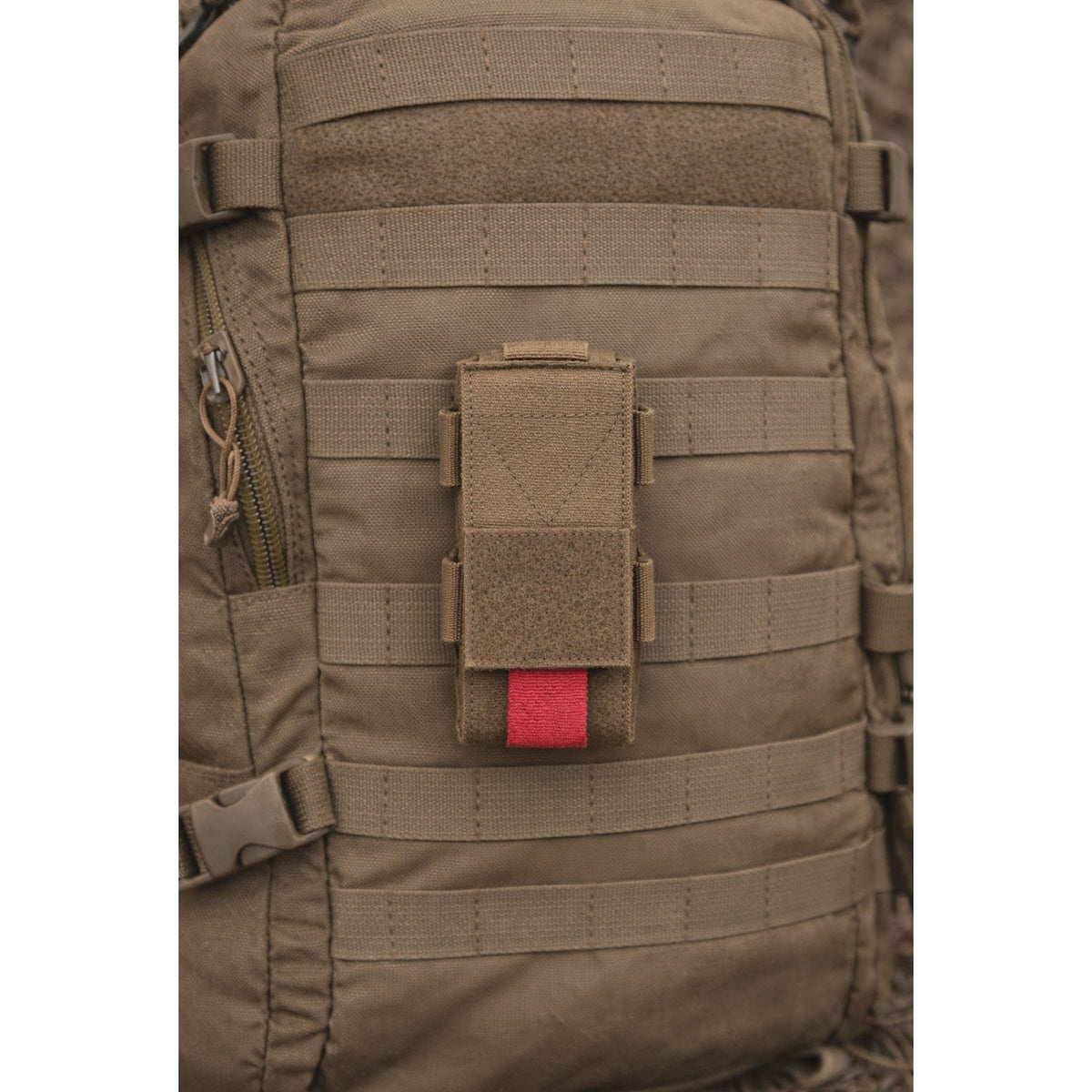 Porte-garrot en polyester attaches MOLLE et passant de ceinturon