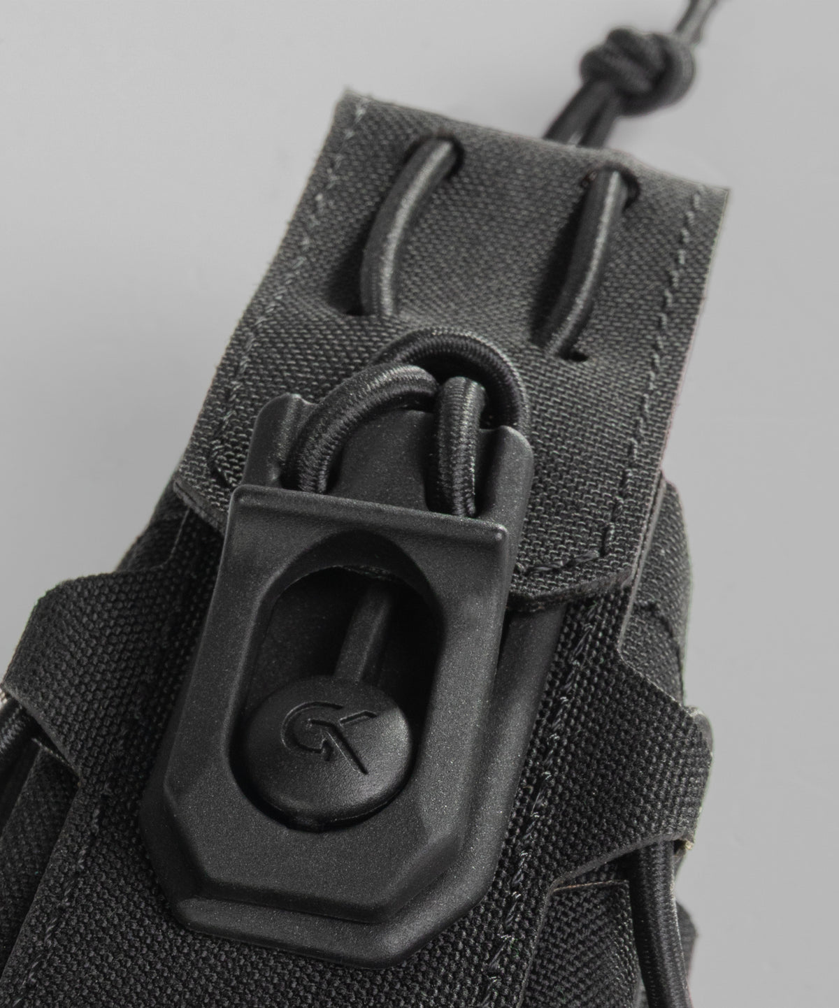 Porte-lampe GK Dutycall réglable sur platine MOLLE en deux finitions