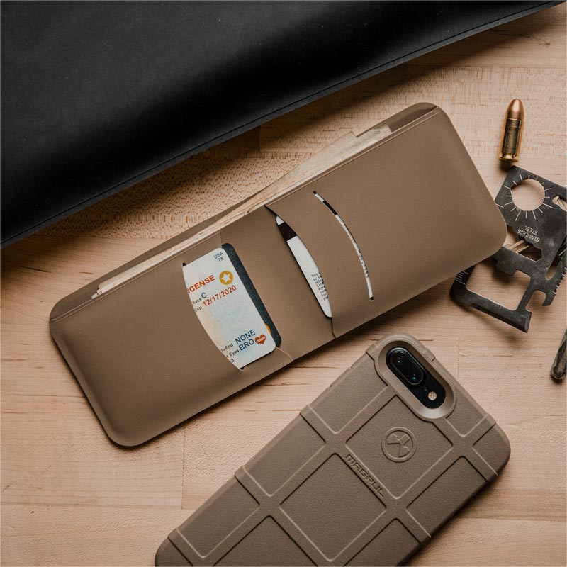 Portefeuille Magpul DAKA Bifold en polymère texturé de 10,47 x 7,74 cm plié