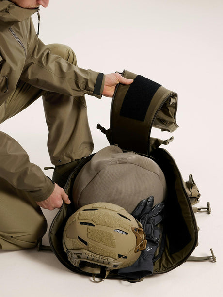 Sac à dos de combat Arc'teryx LEAF Assault Pack 30 litres compatible gilet balistique