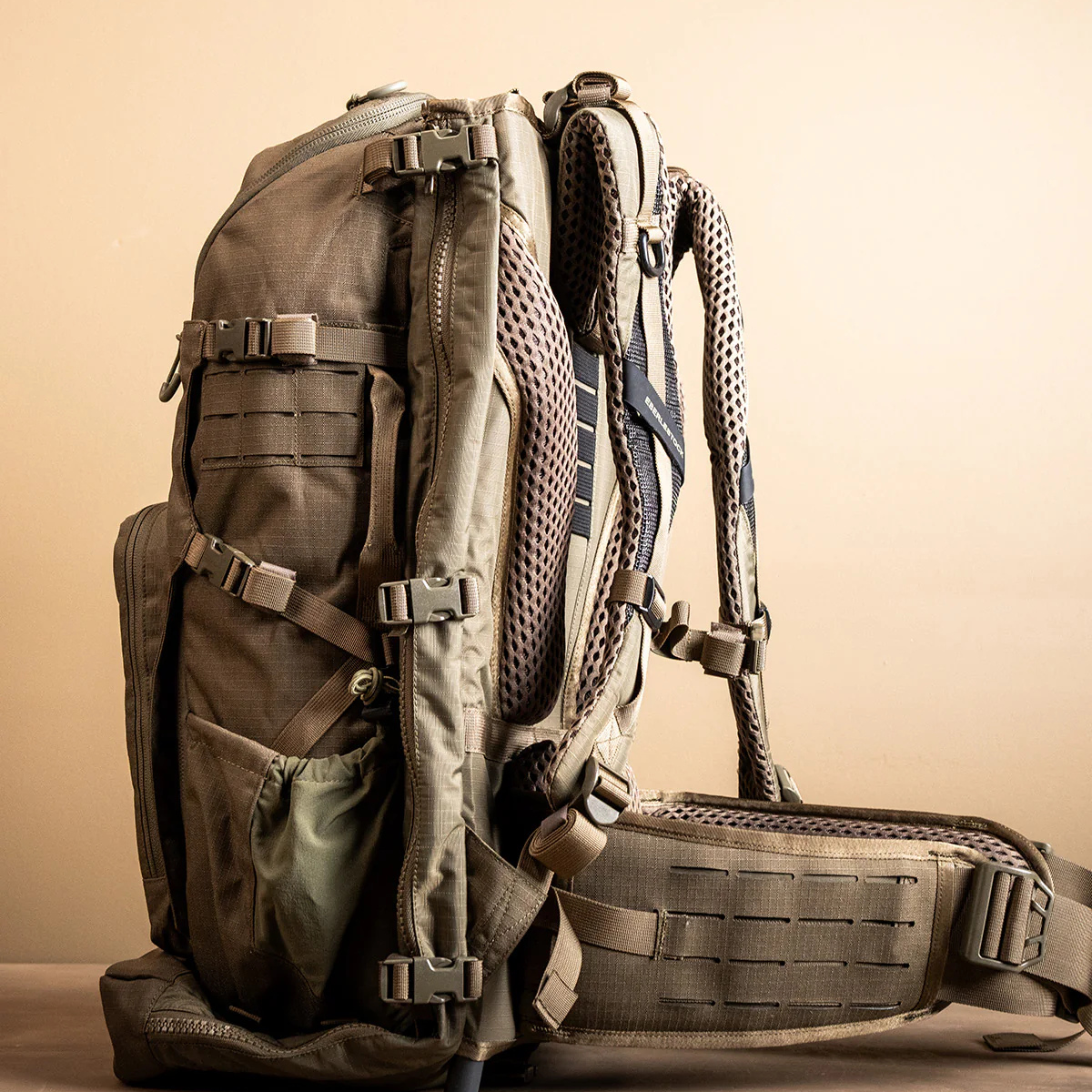 Sac à dos tactique Eberlestock Spectre 50 L pour tireur de précision avec fourreau RAID matelassé