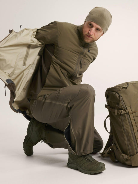 Sur-pantalon Arc'teryx LEAF Alpha Pant Gen 2 Gore-Tex à glissières latérales