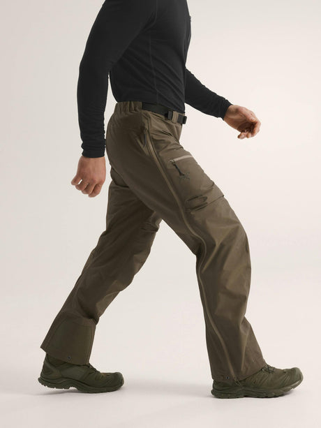 Sur-pantalon Arc'teryx LEAF Alpha Pant Gen 2 Gore-Tex à glissières latérales