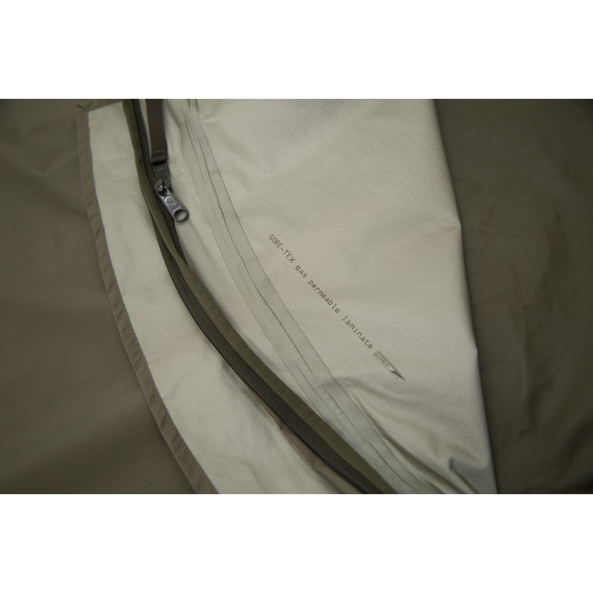 Sur-sac de couchage Carinthia Expedition Cover en Gore-Tex 3 couches, système glissière jumelée